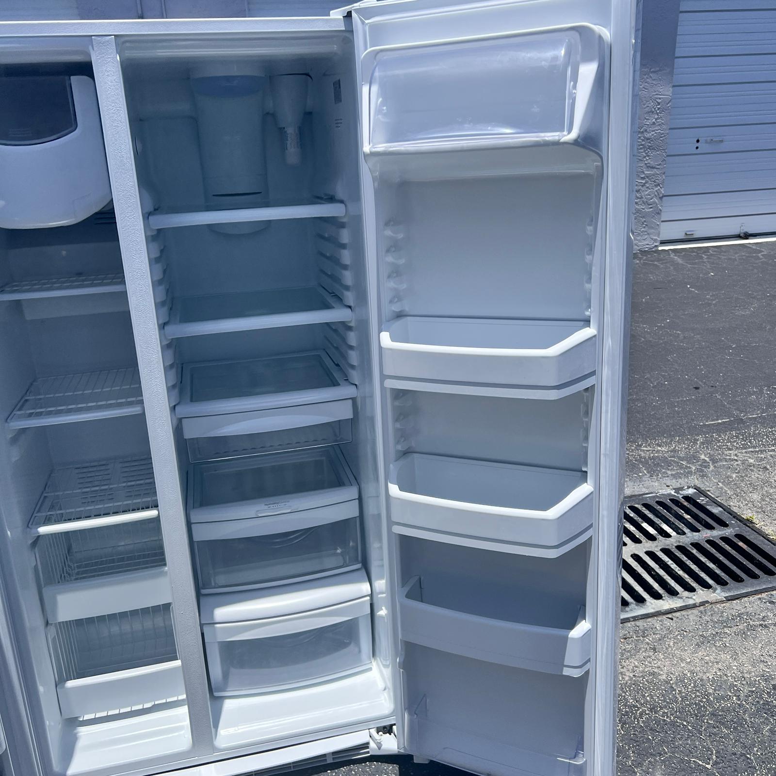 GE Side By Side Refrigerator. 3 MONTHS OLD! GE Side By Side Refrigerator. 3 MONTHS OLD!